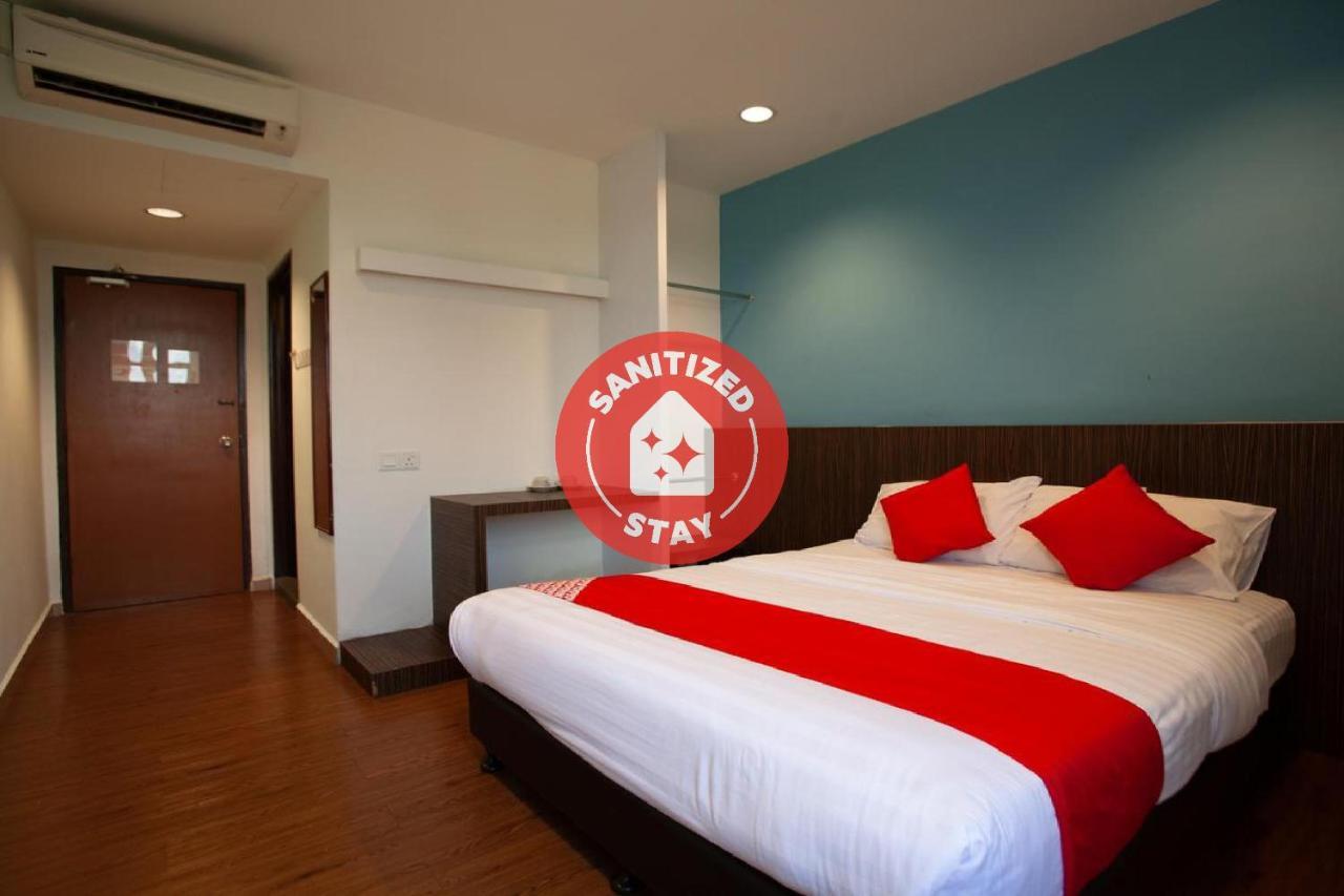 โอโย 89487 สเปซ โฮเต็ล Hotel เกอลวง ภายนอก รูปภาพ