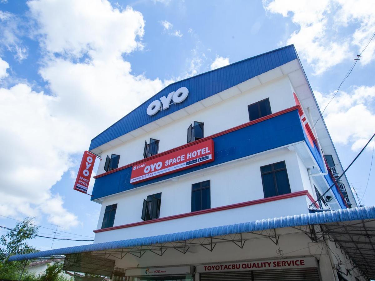 โอโย 89487 สเปซ โฮเต็ล Hotel เกอลวง ภายนอก รูปภาพ