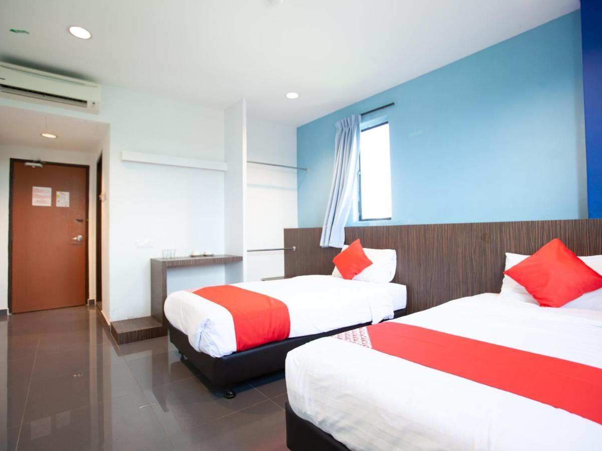 โอโย 89487 สเปซ โฮเต็ล Hotel เกอลวง ภายนอก รูปภาพ